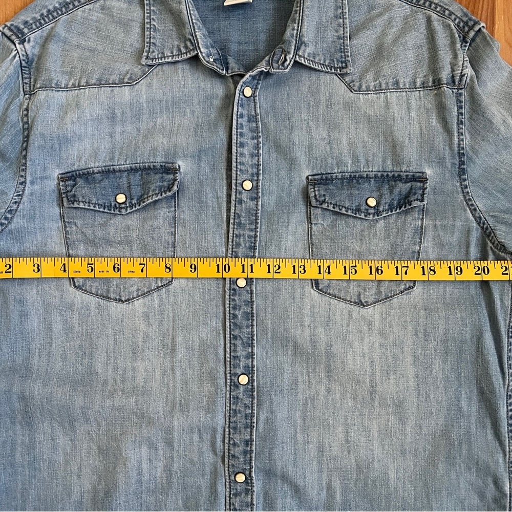 EUC H&M Light Blue Denim Western  Button Down Shirt w Pearl Snaps - Picture 4 of 9